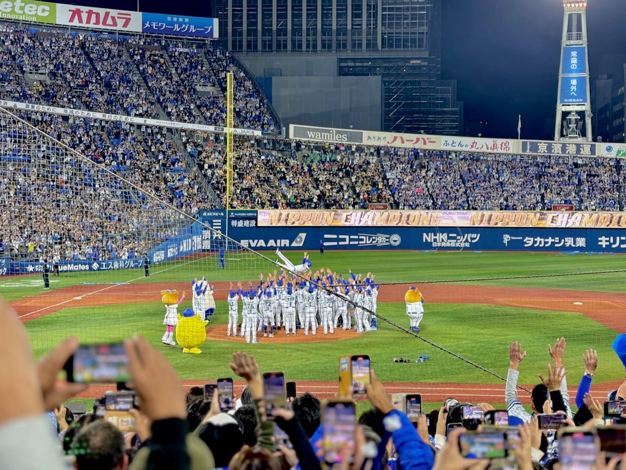 三浦監督の胴上げ
